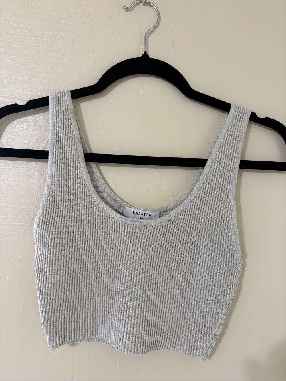 Babaton Pale Gray Ribbed Scoop Crop Tank